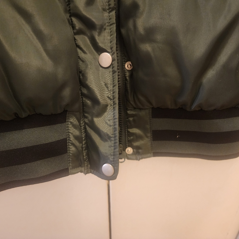 Women's Green Puffer Jacket - Picture 3 of 7